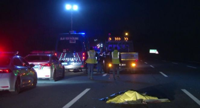 Korkunç kaza. yolda bekleyen 2 kişiye başka araç çarptı - Resim : 5