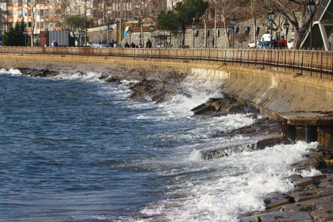 Tekirdağ'da lodos etkisini sürdürüyor - Resim : 2