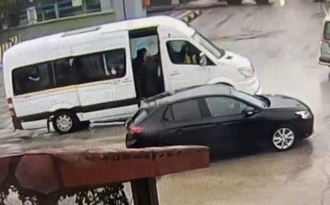 Servis şoföründen öğrencilere dayak - Resim : 1