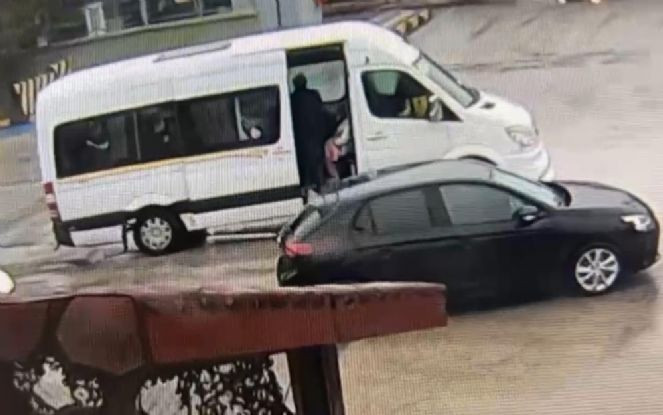 Servis şoföründen öğrencilere dayak - Resim : 2