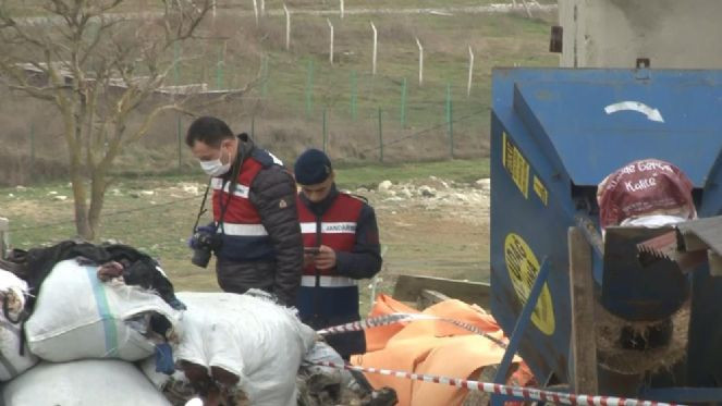 Çoban yem makinesine düştü - Resim : 4