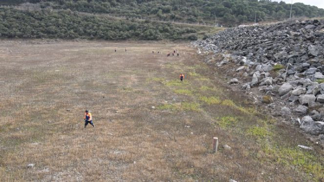 Barajlarda sular çekildi, çöpler gün yüzüne çıktı - Resim : 1