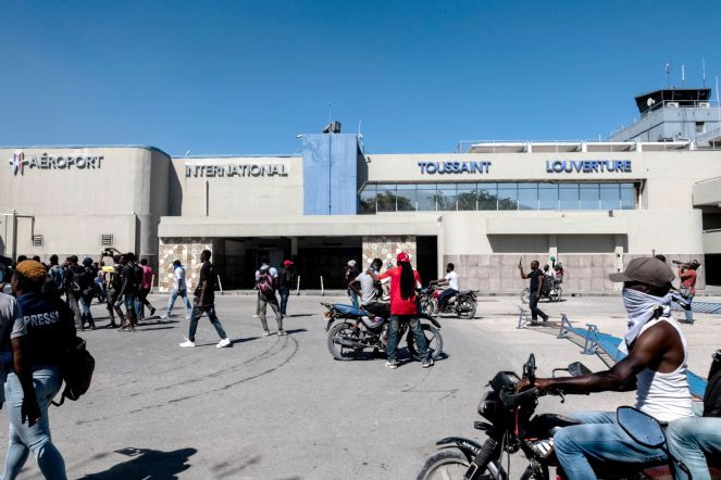 Haiti’de polisler başbakanın evine saldırdı - Resim : 1