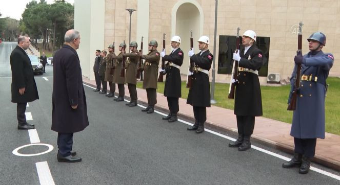 Bakan Akar ve beraberindeki TSK komuta kademesi MSÜ'de - Resim : 1