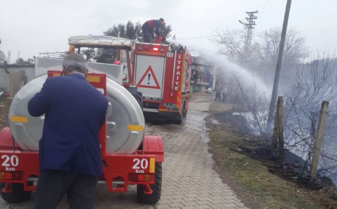 Yangından etkilenen kaplumbağaya itfaiyecilerden can suyu - Resim : 4