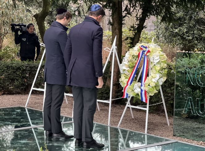 Holokost kurbanları Amsterdam'da anıldı - Resim : 1