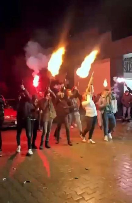 Silahlı çatışma değil asker eğlencesi - Resim : 1