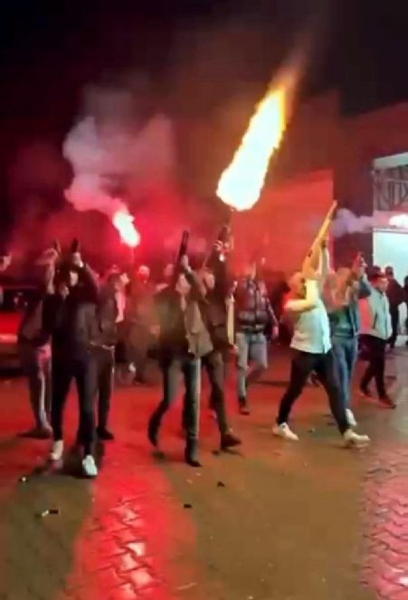 Silahlı çatışma değil asker eğlencesi - Resim : 4