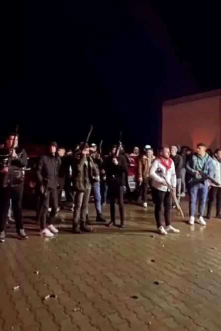 Silahlı çatışma değil asker eğlencesi - Resim : 5