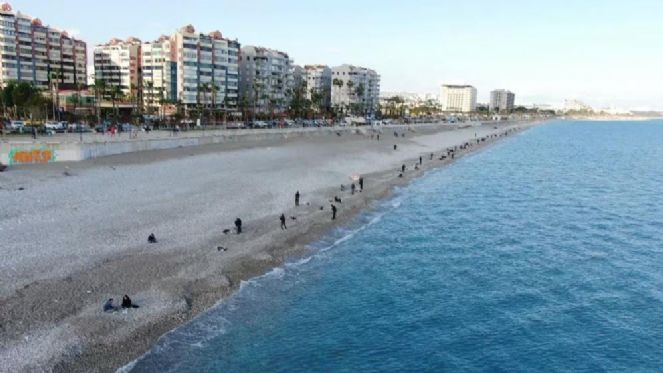 Antalya'da oltasını alan sahile koştu. Sahilde çupra akını - Resim : 6