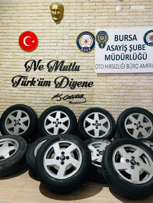 Bursa'da otomobil hırsızlını iddiasıyla 3 şüpheli yakalandı - Resim : 1