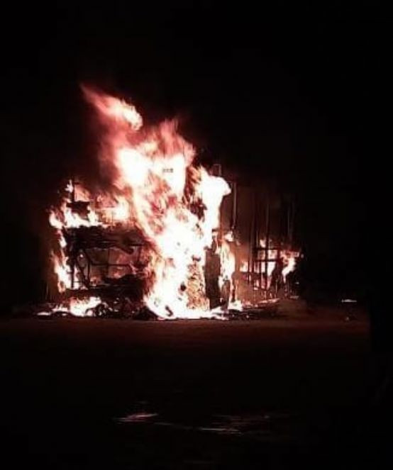 Halk otobüsü alev alev yandı - Resim : 3