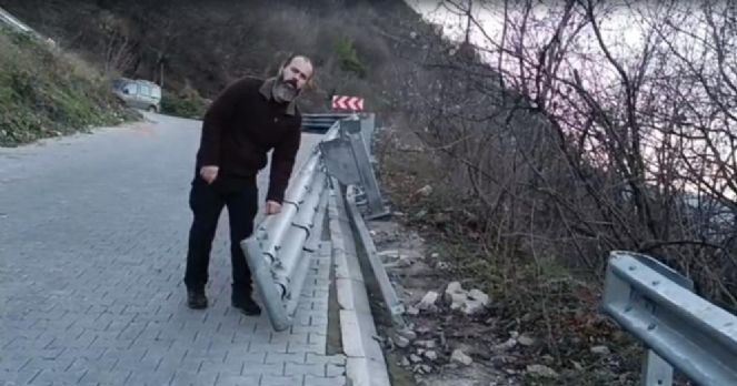 Uçurumun kenarındaki demir bariyerleri bile çaldılar - Resim : 1