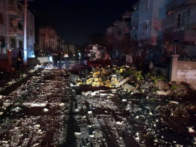 Muz yüklü kamyonun kliması patladı ortalık savaş alanına döndü - Resim : 1