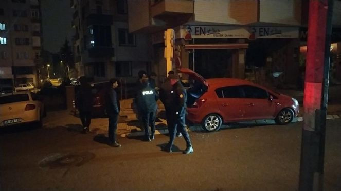 Genç Parti İl Başkanı'nın aracına silahlı saldırı - Resim : 2