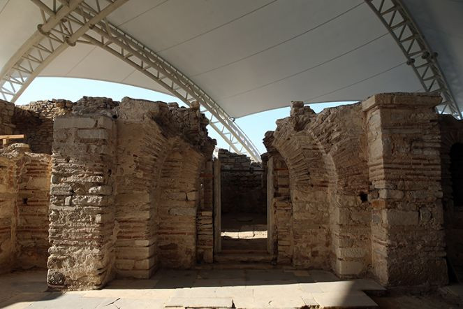 Kilisede kadın mezarı bulundu - Resim : 4