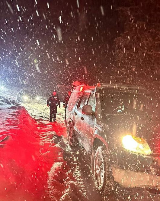 Ayder Yaylası’nda karda mahsur kalan çift kurtarıldı - Resim : 2
