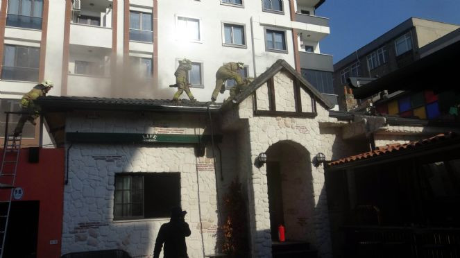 Avcılar'da kafede yangın paniği - Resim : 3