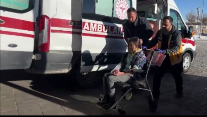 Son dakika... Kars'ta öğrenci servisi devrildi. 1 öğrenci öldü 14 öğrenci yaralı - Resim : 4