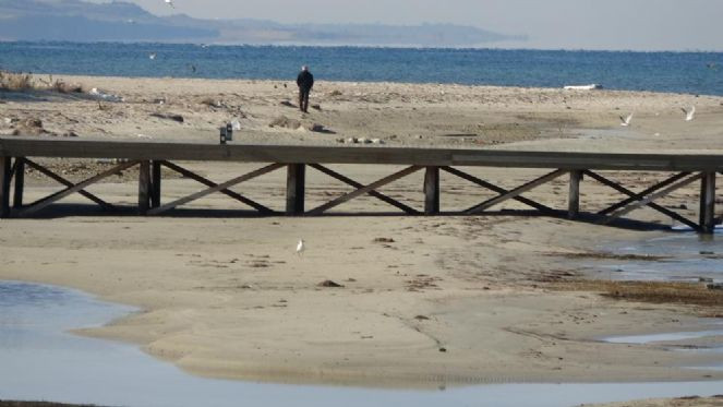 Çanakkale'de deniz 20 metre çekildi. İskele karada kaldı - Resim : 10