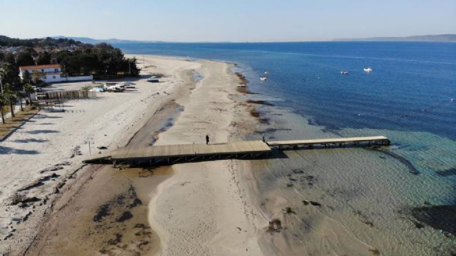 Çanakkale'de deniz 20 metre çekildi. İskele karada kaldı - Resim : 2