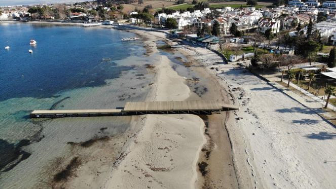 Çanakkale'de deniz 20 metre çekildi. İskele karada kaldı - Resim : 3