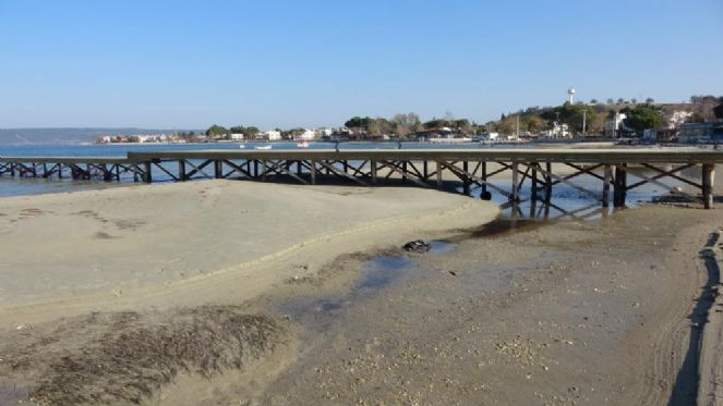 Çanakkale'de deniz 20 metre çekildi. İskele karada kaldı - Resim : 9