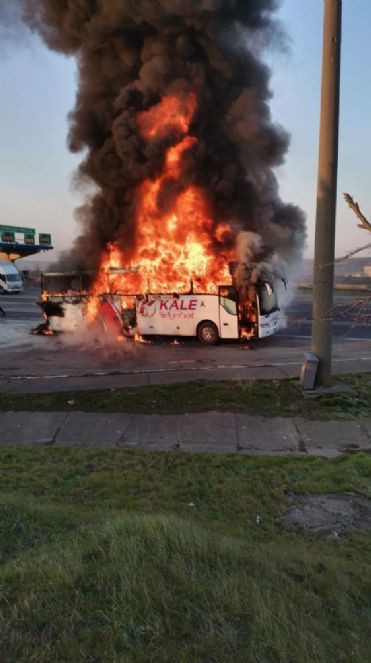 Silivri’de yolcu otobüsü alev alev yandı - Resim : 1