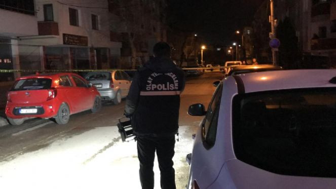 Evinin önünde silahla vuruldu - Resim : 1