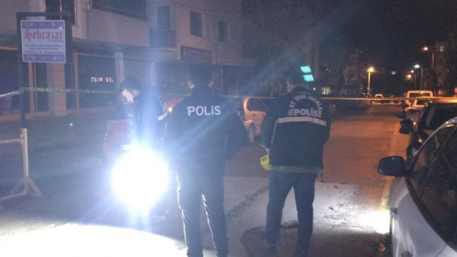 Evinin önünde silahla vuruldu - Resim : 2