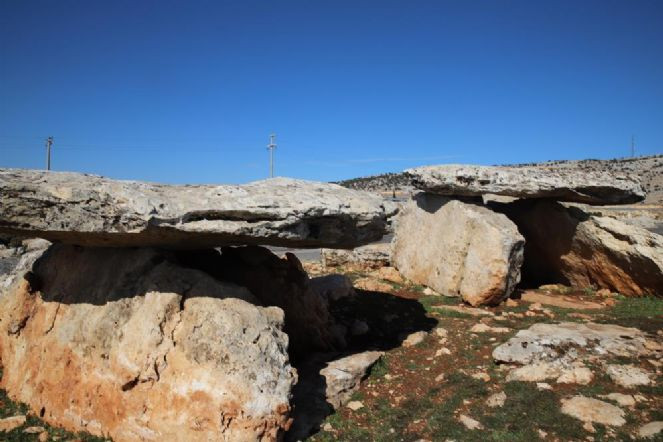 Dolmen mezarlarına depremler hasar veremedi - Resim : 4