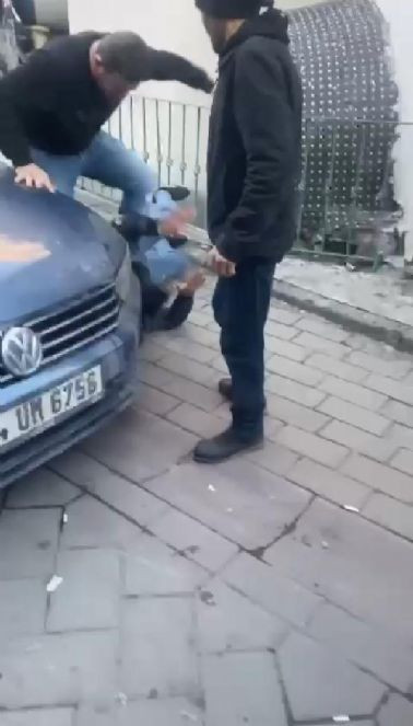 Takip ettiği kadının yakınlarından meydan dayağı - Resim : 2