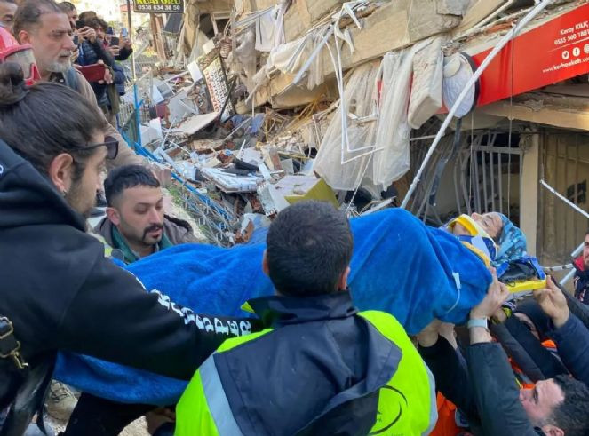 84 saat sonra enkazdan çıkarılan Beşiktaşlı Kerem hayatını kaybetti - Resim : 1