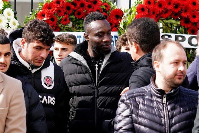 Süleyman Hurma'nın annesi son yolculuğuna uğurlandı - Resim : 20