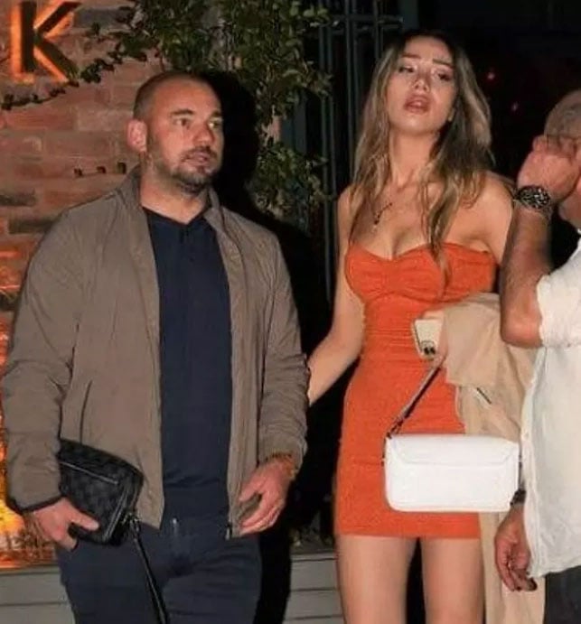 Kısmetse Olur güzelinin Wesley Sneijder''le fotoğrafları ortaya çıktı