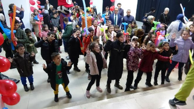 Depremzede çocuklara moral etkinliği - Resim : 3