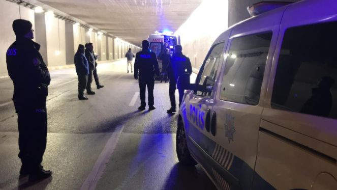 Köprüden tünele düştü öldü - Resim : 1