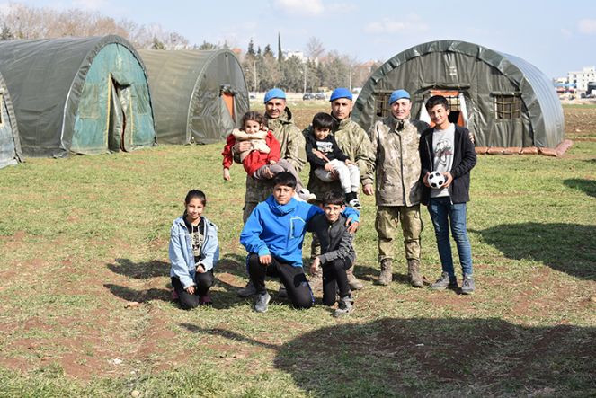 Komandolardan depremzedelere çadır kent - Resim : 4