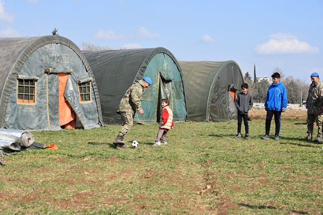 Komandolardan depremzedelere çadır kent - Resim : 5