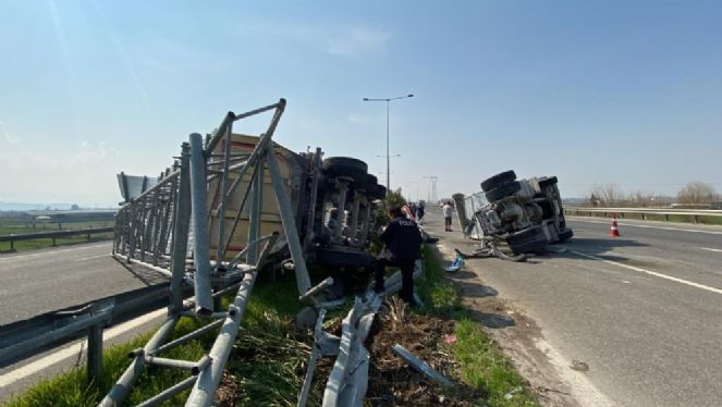 Dorsesi açılan kamyon ortalığı savaş alanına çevirdi - Resim : 6