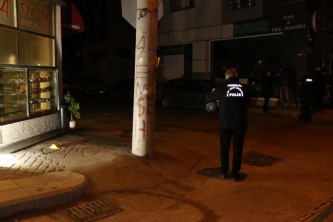 Silah seslerini duyan börekçi kavgaya bakınca o da vuruldu - Resim : 3