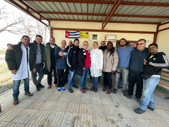 Kübalı doktorlar binlerce kilometre uzaktan yardıma koştu - Resim : 4