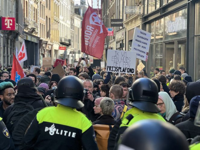 Amsterdam’da yüksek kiralar protesto edildi - Resim : 1