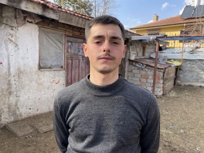 Deprem günü doğan kuzu anne diye meliyor - Resim : 3