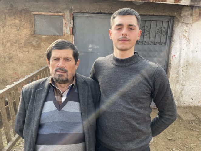 Deprem günü doğan kuzu anne diye meliyor - Resim : 4