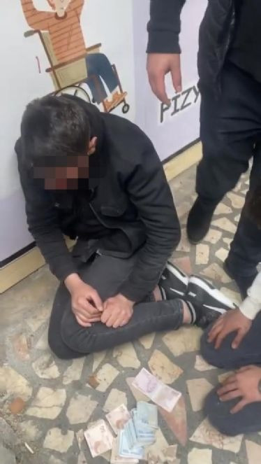 Zehir tacirlerini mahalleli dövdü - Resim : 5