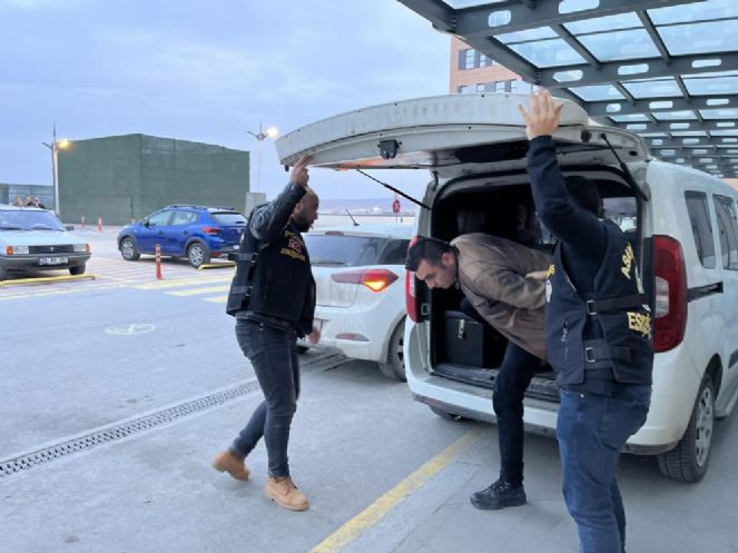 Zabıta memuru meslektaşını karakolda vurdu - Resim : 7