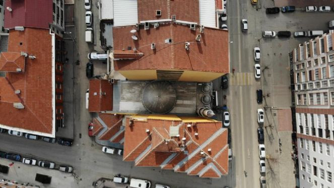 Cami 2 apartmanın arasında sıkıştı - Resim : 2