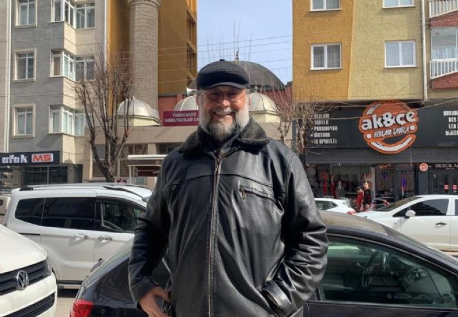 Cami 2 apartmanın arasında sıkıştı - Resim : 6