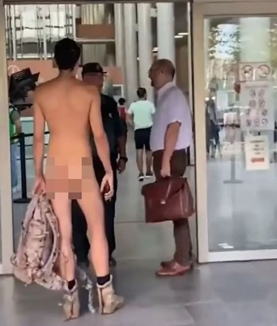 Ahlaksızlıkta sınır yok. Mahkeme “Çırılçıplak gezebilir” dedi. Mahkemeye de böyle çıkmıştı - Resim : 2